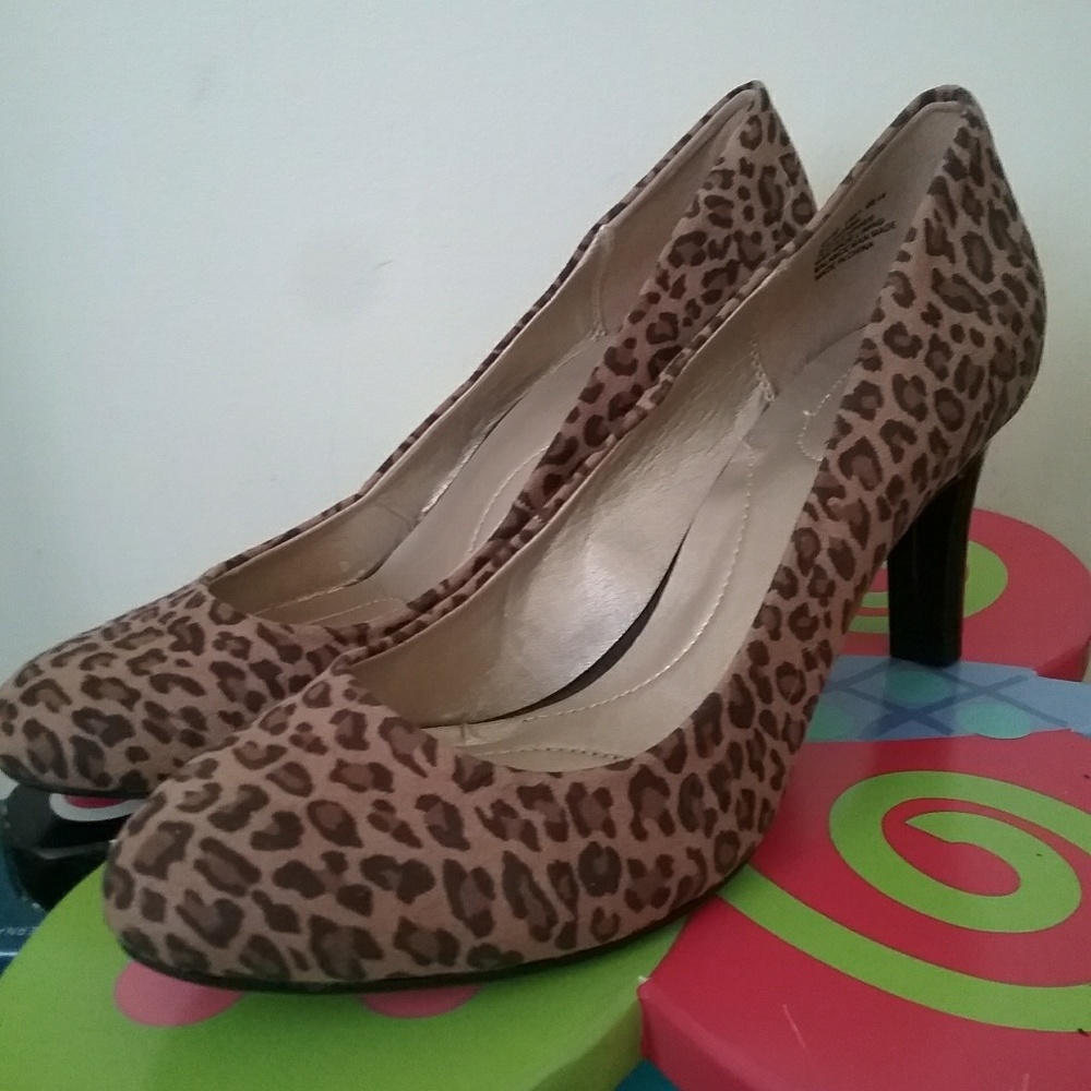New Bandolino Leopard Print 9.5